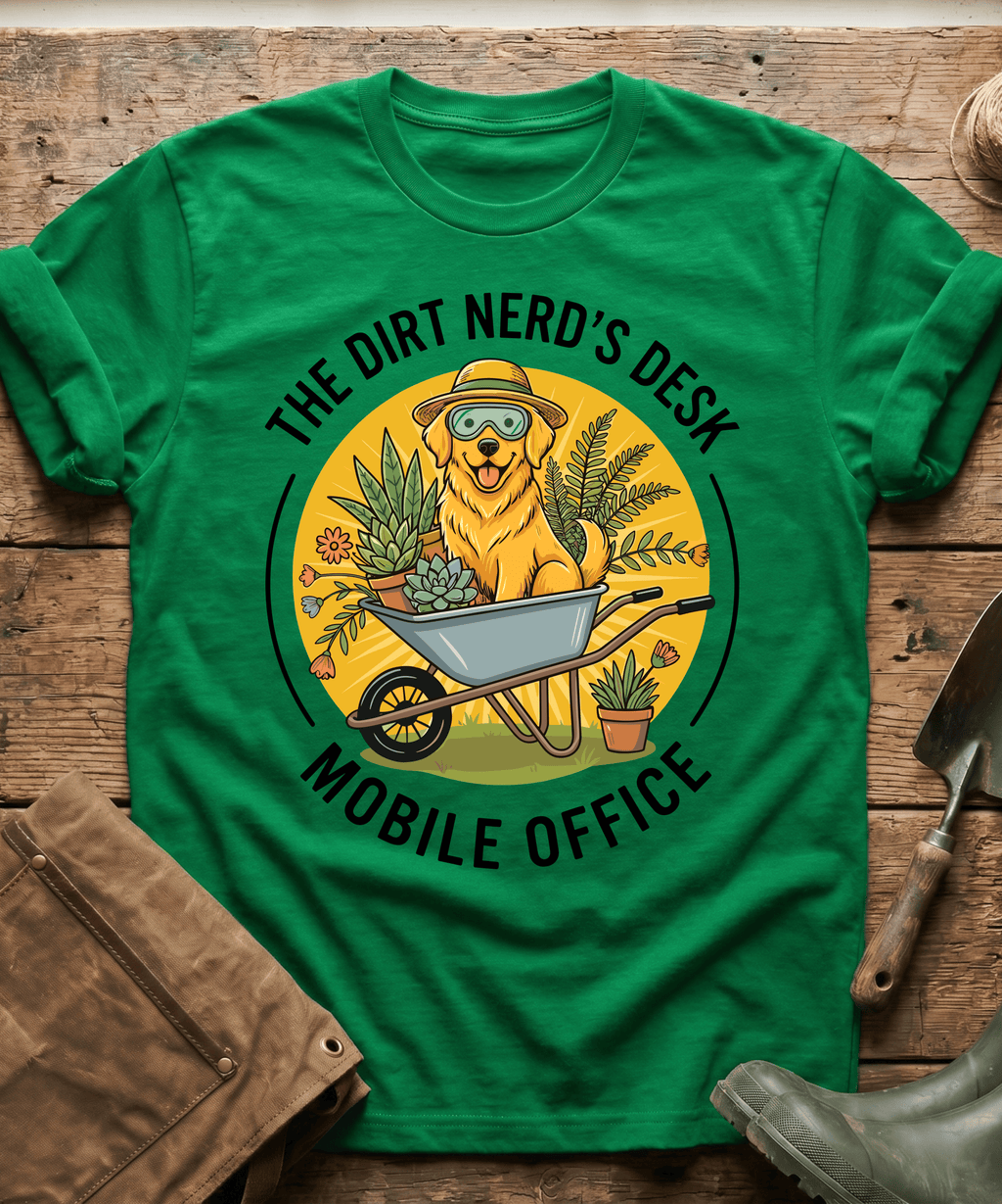 Golden Retriever Wheelbarrow Dirt Nerd T-Shirt
