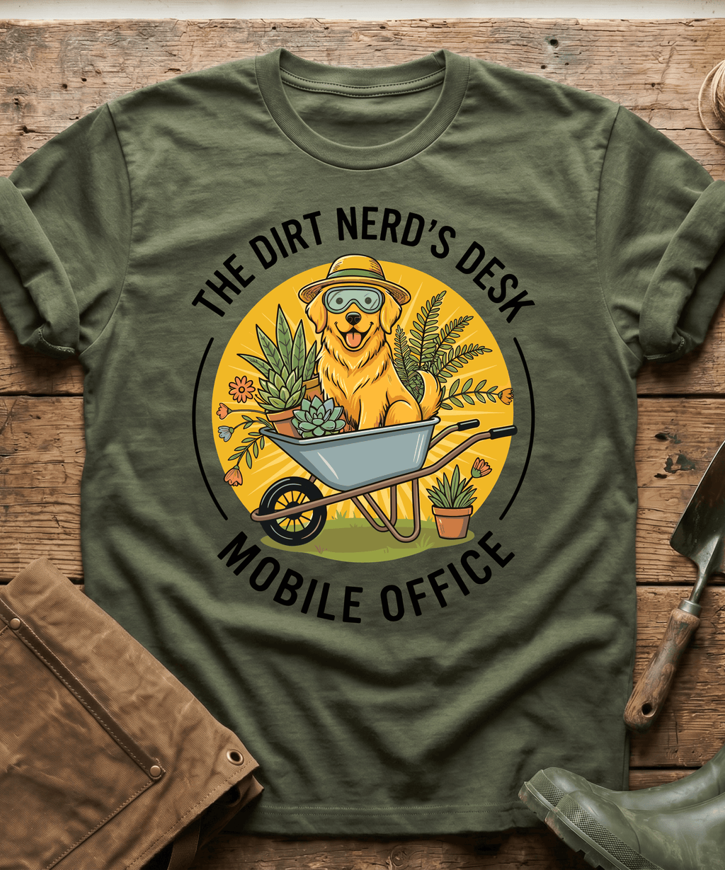 Golden Retriever Wheelbarrow Dirt Nerd T-Shirt