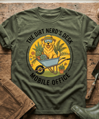 Golden Retriever Wheelbarrow Dirt Nerd T-Shirt