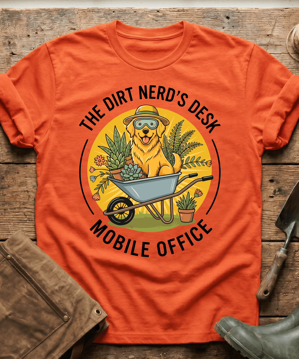 Golden Retriever Wheelbarrow Dirt Nerd T-Shirt