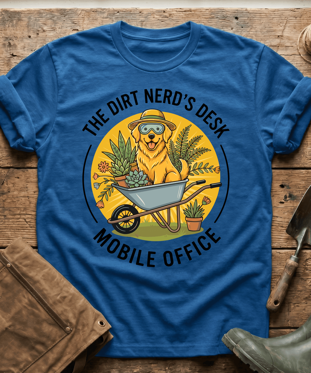 Golden Retriever Wheelbarrow Dirt Nerd T-Shirt
