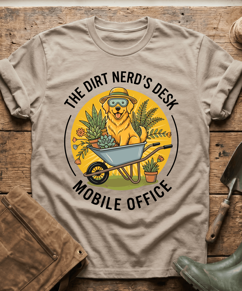 Golden Retriever Wheelbarrow Dirt Nerd T-Shirt